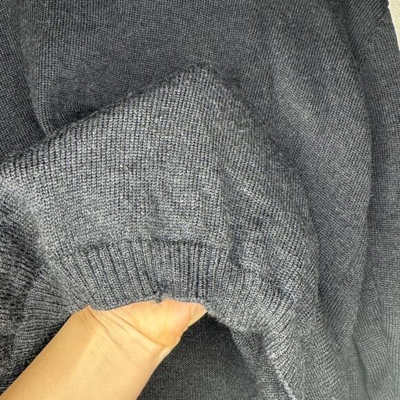 J. Crew Merino Wool Dark Gray V Neck Men's Sweater V-Neck Sweater Size Small - Picture 5 of 5